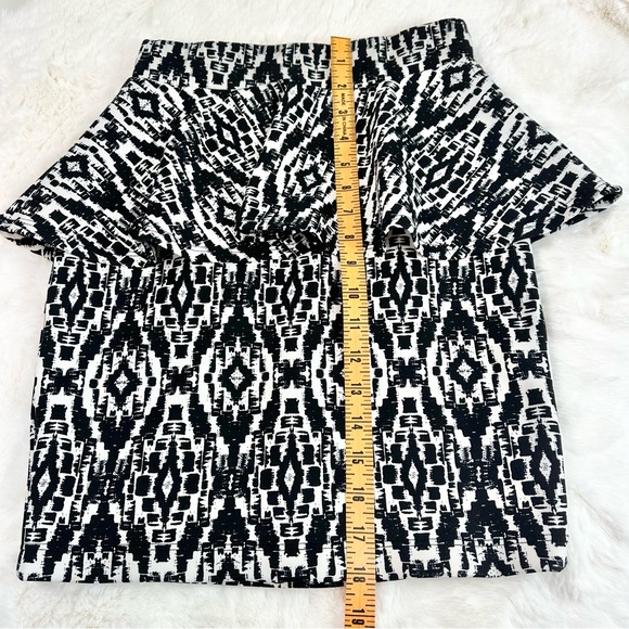 2b Bebe Casual Skirt Ruffle accents, Frills & ruffles Size: XS - Picture 2 of 6